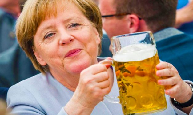 Sörözik Angela Merkel, a világ legbefolyásosabb nője.