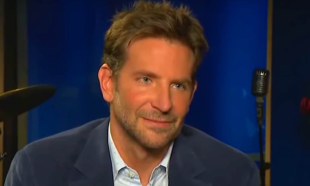 Döbbenten bámult Bradley Cooper egy riporterre
