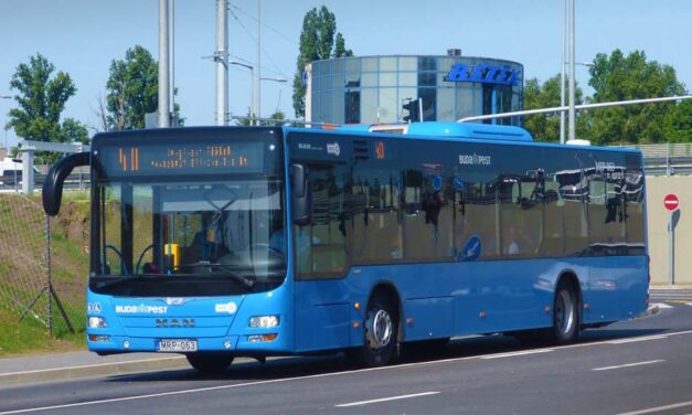 Részegen vezetett a buszsofőr, egy utas is megsérült