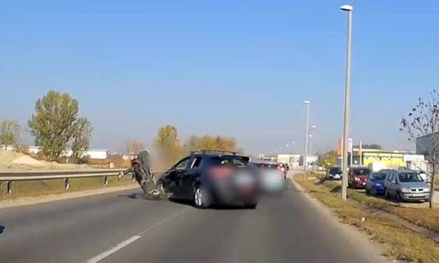Elképesztő felvétel! Durva motoros baleset Pest megyében