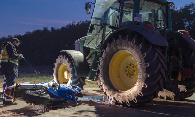 Halálos tragédia a spárga magyar hazájában: Traktornak csapódott a motoros