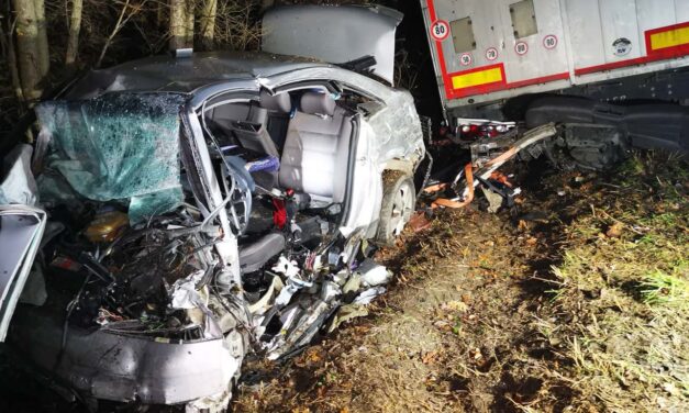 Halálos baleset Ajkánál: a felismerhetetlenségig összetört az Audi