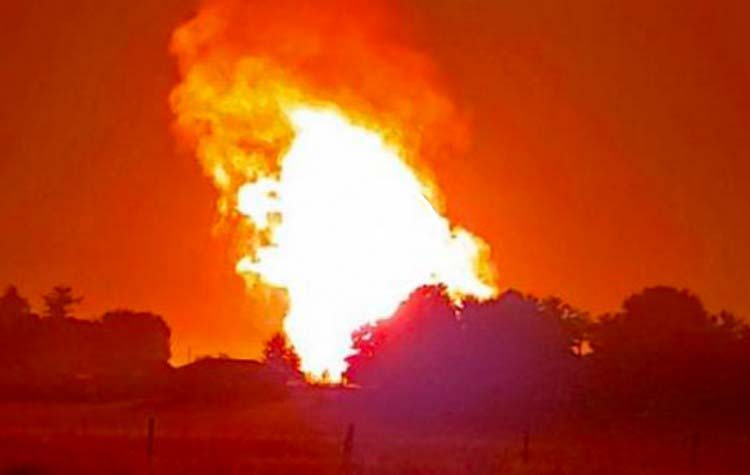 Gázrobbanás Püspökladányban: óriási lángokkal égett egy föld alatti cső -videóval