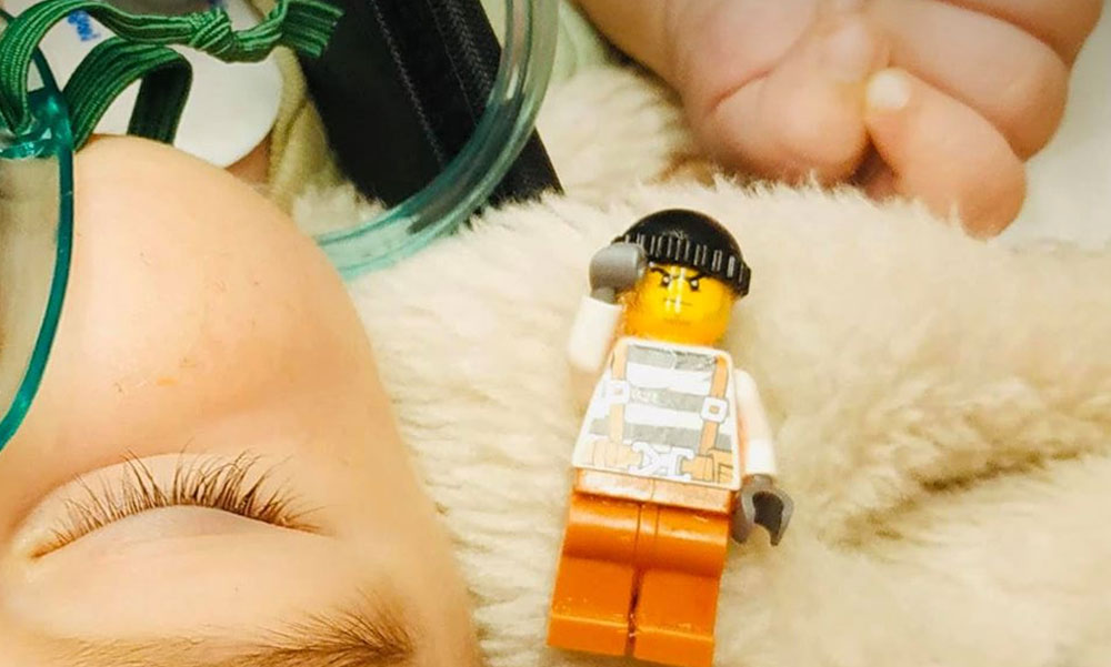 Legot nyelt egy csecsemő – utolsó pillanatban mentették meg az életét