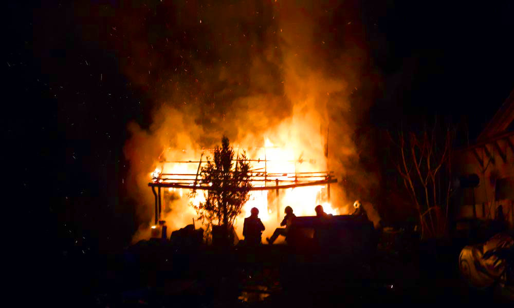 Tűzhalál: A férfin már lángolt a ruha amikor hirtelen rászakadt az égő ház