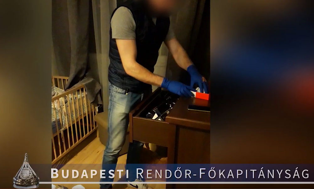 A bűnözők az otthoni virágföldben dugták el a bizonyítékot