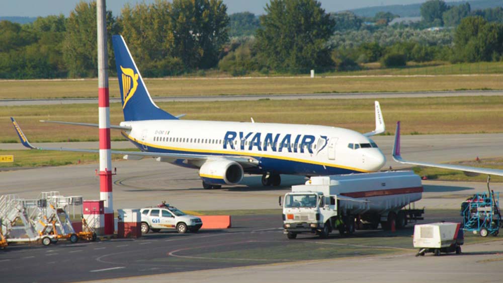 Négyen elájultak, az egyik utast újra kellett éleszteni a Ryanair egyik budapesti járatán