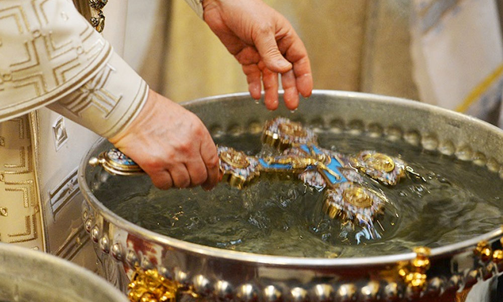 A koronavírus miatt üresek a szenteltvíztartók számos olaszországi templomban