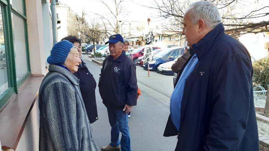 Kiakadt az idősekre Orosháza polgármestere, egyesével küldi haza őket