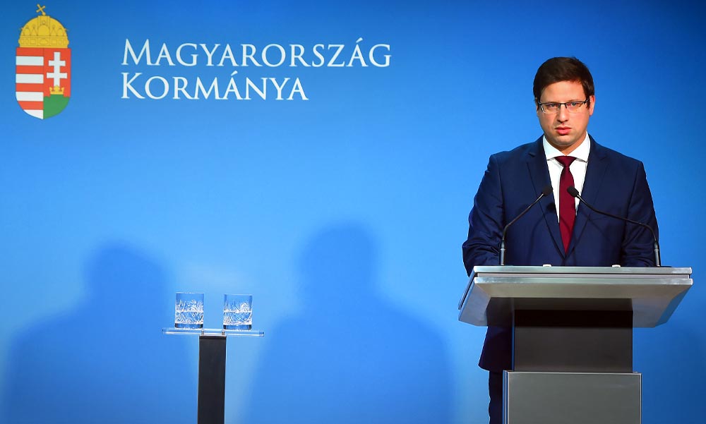 A miniszter elárulta mikorra várják a járvány tetőzését Magyarországon