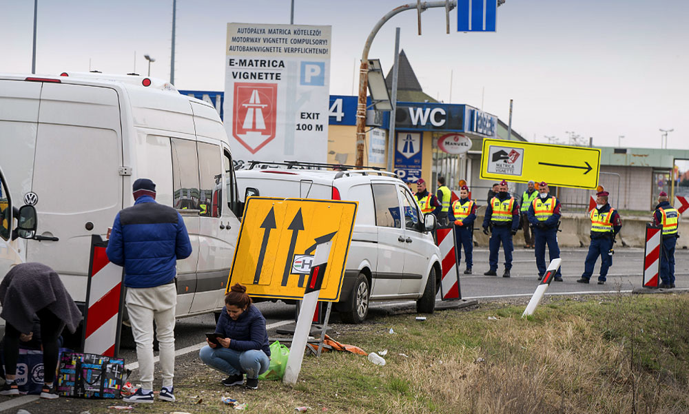 Egyszeri alkalommal átroboghatnak Magyarországon a hazafelél tartó a román és a bolgár autósok
