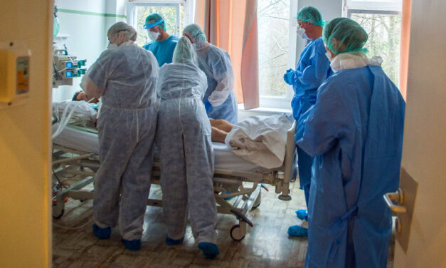 Már 85 koronavírusos egészségügyi dolgozó van Magyarországon