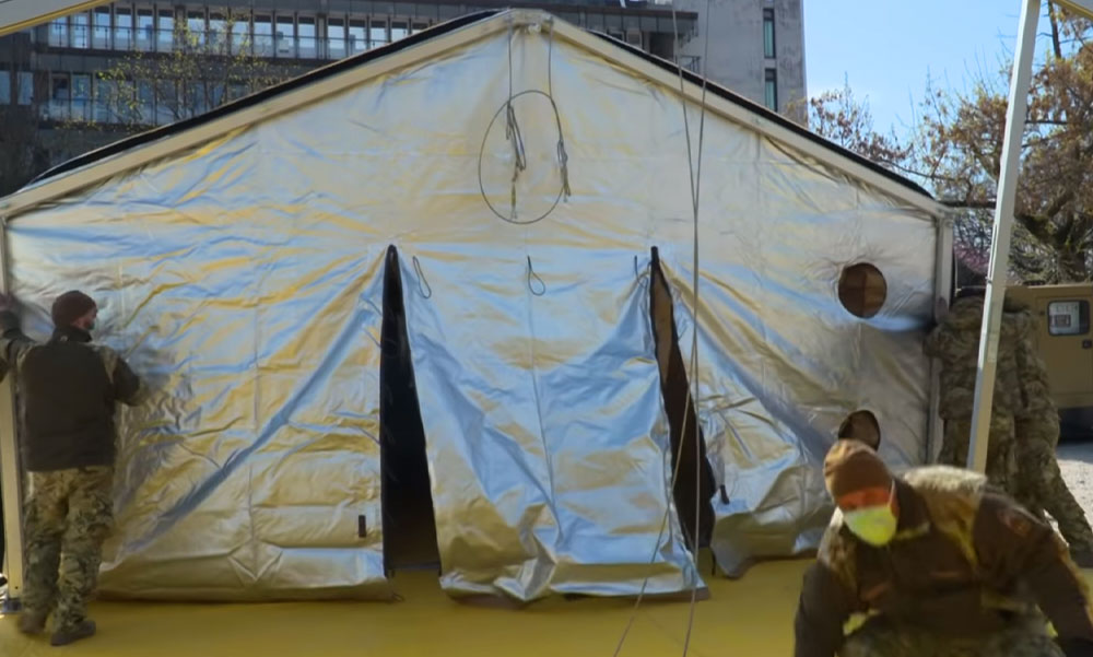 A Heim Pál Gyermekkórháznál is katonai sátrat építenek, nagyobb bajra készülnek