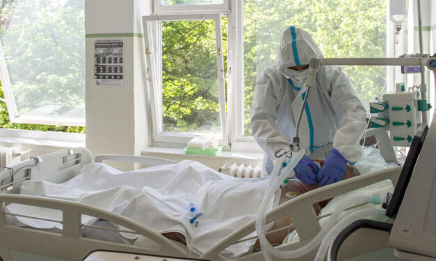 Tombol a harmadik hullám: meghalt 272 covidos beteg, közel 1500-an vannak lélegeztetőgépen  – Zacher Gábor szerint is nagy a baj