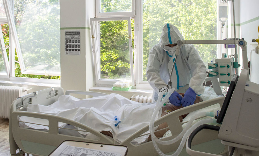 Koronavírus: Új módszert próbálnak ki ma egy magyar betegen a Dél-pesti Kórházban