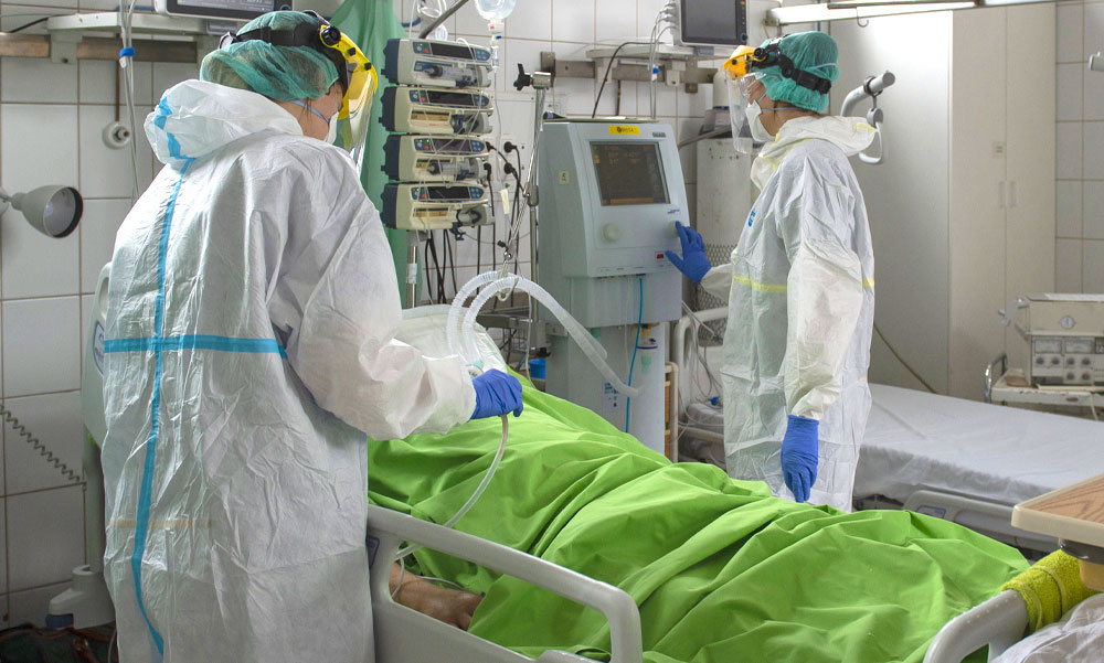 29 koronavírusos beteg van lélegeztetőgépen