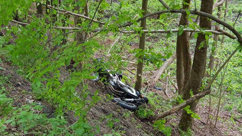 Szakadékva zuhant egy motoros, meghalt egy 21 éves férfi