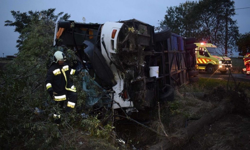 Vádat emeltek a 33 sérülttel járó tótkomlósi buszbaleset ügyében