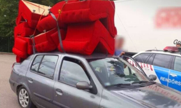 Életveszélyes szállítmány – egy bútorboltnyi fotelt kötözött autójából egy sofőr