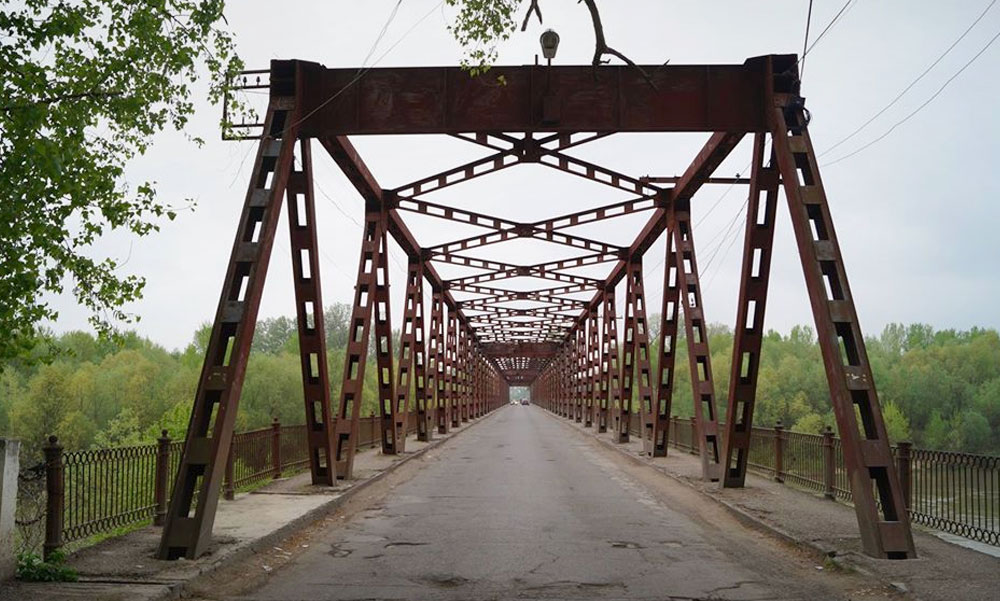 Szerelmi bánat miatt egy hídról a Tiszába ugrott az elkeseredett férfi