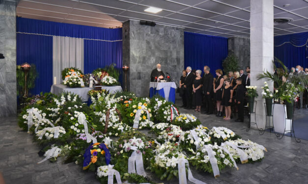 Eltemették Bálint Györgyöt: családja és politikusok búcsúztak az ország kertészétől