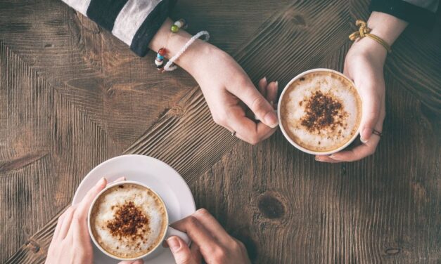 A természetes koffeinnek hosszabban tartó hatása van, mint mesterséges változatának