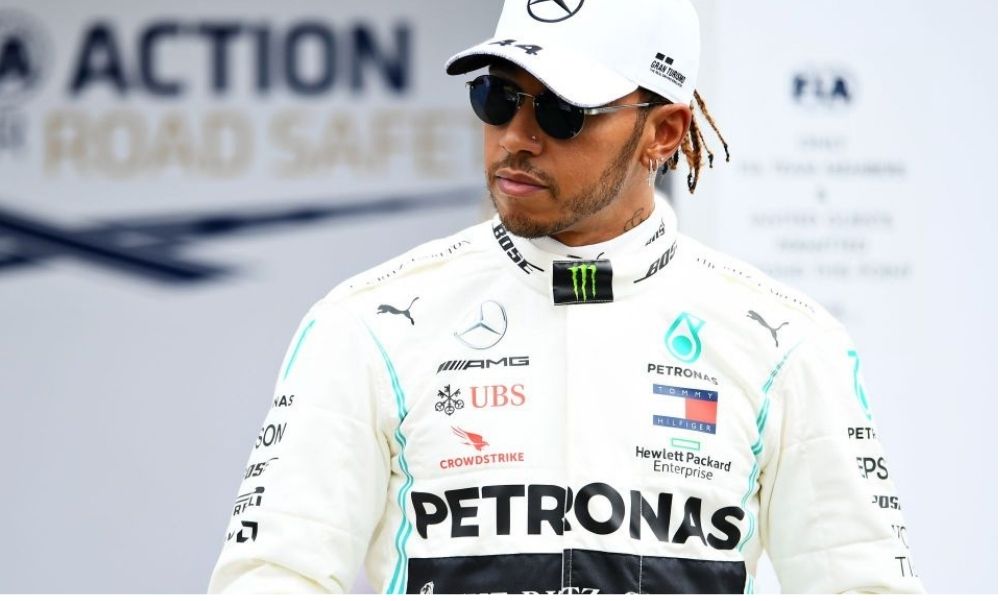 Lewis Hamilton elkapta a koronavírust, nem állhat rajthoz hétvégén