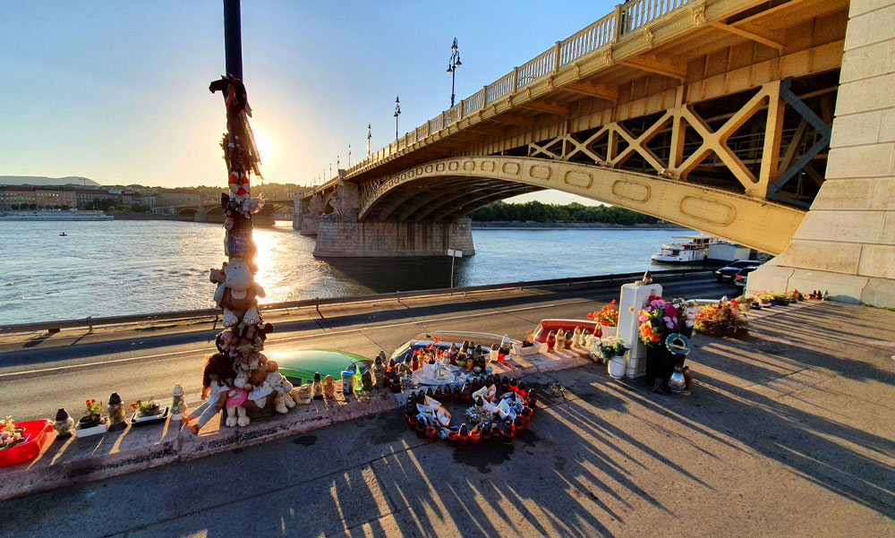 “Hat napig a Duna partján állva figyeltem a kutatást, és reménykedtem, hogy Jani élve előkerül” – Máig gyászolja szerelme a Hableány tragédiájában elhunyt magyar matrózt