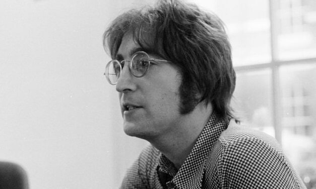 Elképesztő: egy vagyonért bocsájtják árverésre az albumot, amit John Lennon a gyilkosának dedikált