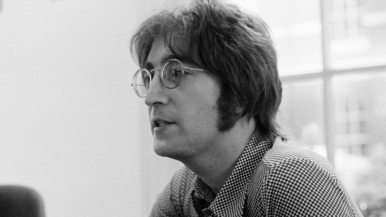 Elképesztő: egy vagyonért bocsájtják árverésre az albumot, amit John Lennon a gyilkosának dedikált