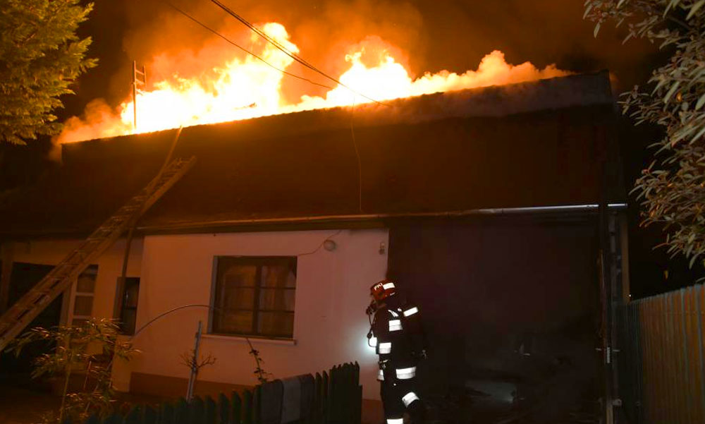 Feláldozta magát a nagypapa, hogy a 12 éves unokája túlélje a lángokat, a házukat felgyújtó férfi kemény büntetésre számíthat