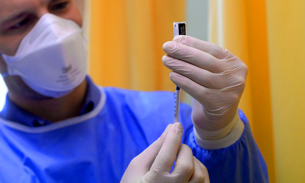 Öt nap alatt 1000 egészségügyi dolgozót oltanak be a Dél-pesti Centrumkórházban