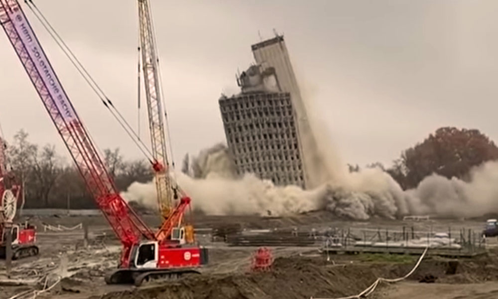 Így robbantották fel a VITUKI-irodaház épületét Budapesten, pár másodperc alatt összeomlott a toronyház