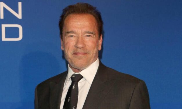 A világhírű színész levideózta, ahogy megkapja a koronavírus elleni vakcinát: erre buzdított mindenkit