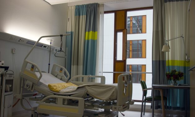 Koronavírus: országszerte csúcságyak érkeztek a kórházakba