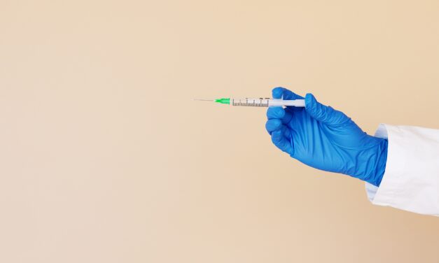 Az AstraZeneca után újabb vakcinánál derült ki, hogy köze lehet a vérrögképződéses esetekhez