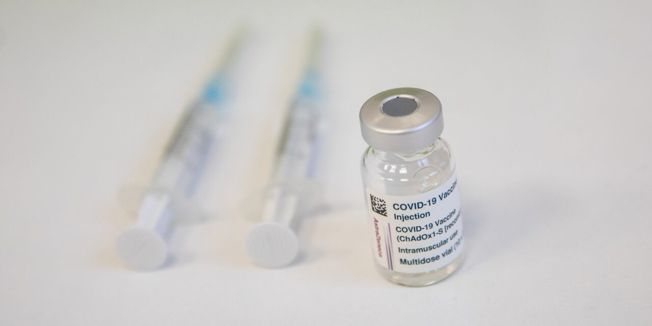 Megszólalt az AstraZeneca gyógyszergyár: elmondták van-e összefüggés a rejtélyes halálesetek és a vakcinájuk között