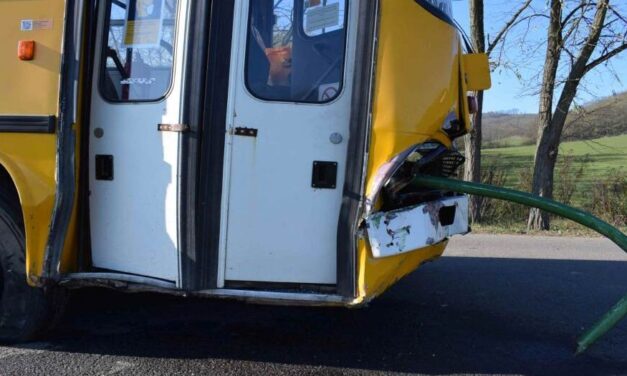 Halálos baleset Győrnél: busszal ütközött egy személyautó, meghalt a sofőr