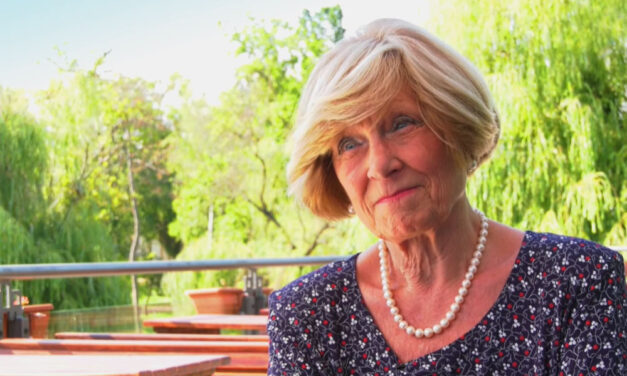 „A rosszak manapság azért erősek, mert a jók gyöngék” – mondta Kudlik Júlia, aki szentendrei házában ünnepelte 76. születésnapját