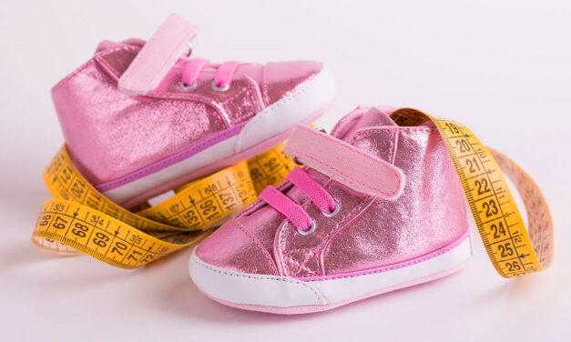 Hogyan lehet megmérni a gyerek lábát?