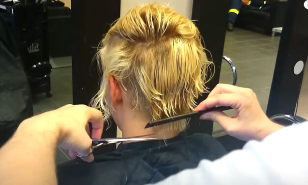 Levágták a vendég fülét a budai luxusfodrászatban, a 30 éves nő hajával együtt a fülcimpájának egy része is a földre hullott