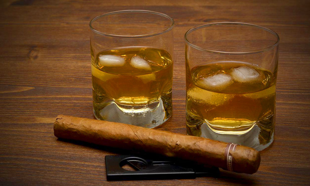 A whiskey és a szivar tökéletes harmóniája