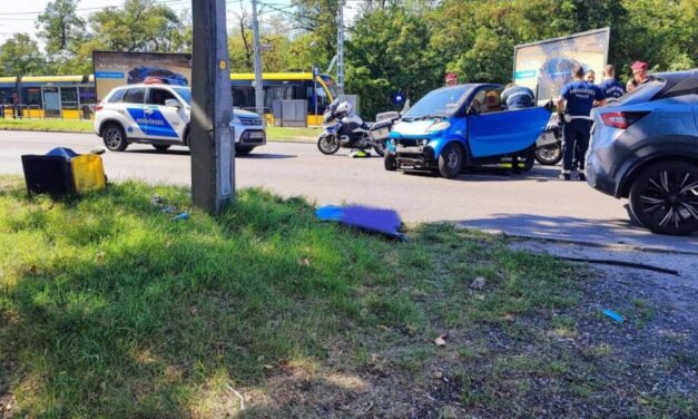 Házi őrizetben lévő férfi hajtott a betonoszlopnak a Határ úton, az ütközés után a sofőr lelépett a helyszínről