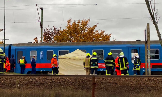 „Csak jelzem, hogy nem 20-30 perccel, hanem lassan 1-2 órával nő a menetidő” – kiborultak az utasok a MÁV-ra, miután Dunakeszinél elgázolt a vonat egy embert