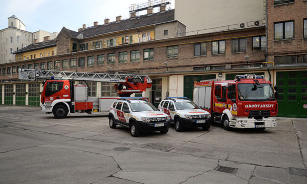 Október 15-ig tilos bekapcsolni a fűtést a budapesti tűzoltólaktanyákban: hősugárzókat sem használhatnak, a klímaberendezések távkapcsolóit is elvették tőlük