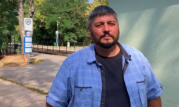 Védett HÉV-kocsikkal venné fel a harcot az egresszív szemétládák ellen Kerepes polgármestere