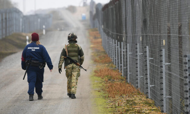A határvadászok eskütétele megbénítja teljes Szeged közlekedését: Orbán Viktor érkezése miatt hermetikusan lezárják az egyik hidat és a belváros nagy részét