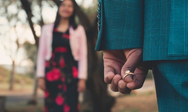 Annyira romantikus lett a szegedi lánykérés, hogy még a tűzoltókat is kihívták – videó