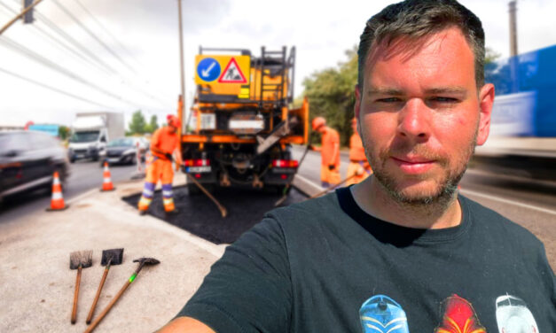 „Beavatkozásra volt szükség” – állítja Vitézy Dávid, mert a Budapest-Belgrád vasútvonal építése miatt elviselhetetlen volt a buszközlekedés Dunaharaszti környékén