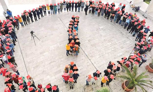 Országos pedagógussztrájk: péntek reggel megmozdult az agglomeráció, Üllőtől Zsámbékig álltak ki a tanárok jogaiért a pedagógusok, szülők és diákok